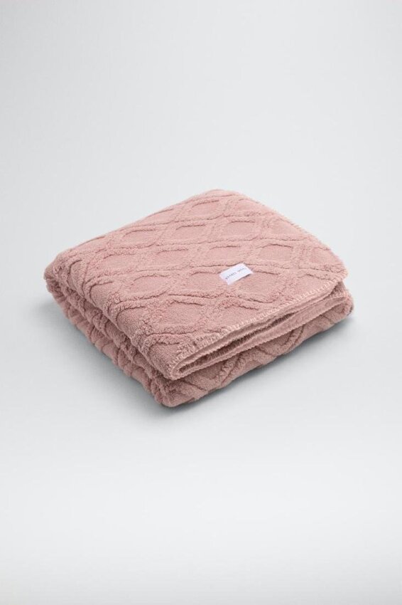 GOTEXTIL | Manta Plaid Ysabel Mora 50027 | Pelo Suave y Diseño Texturizado