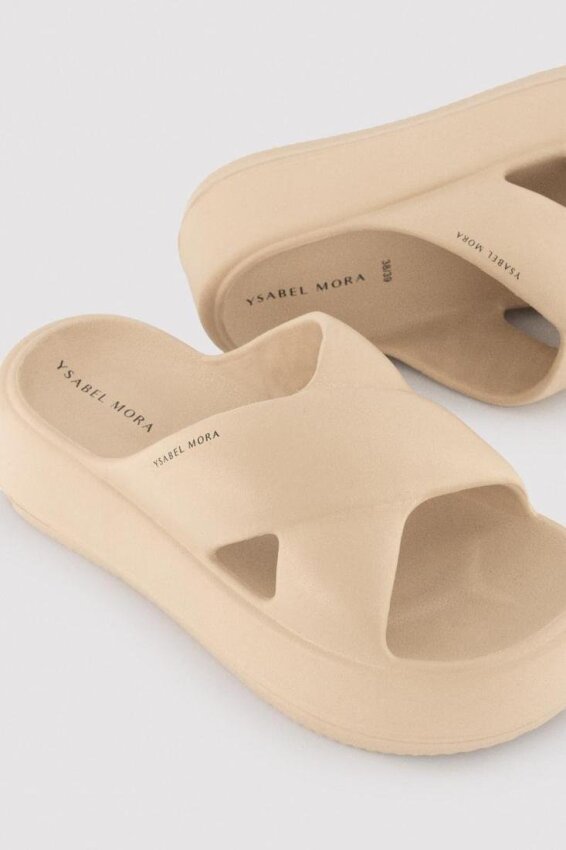 GOTEXTIL | Chanclas con plataforma antideslizantes Ysabel Mora 86287
