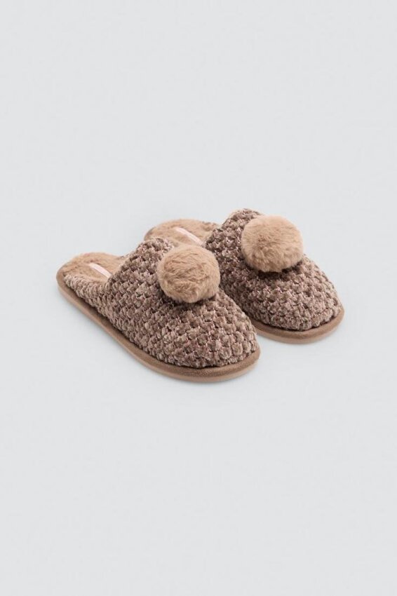 GOTEXTIL | Zapatillas de casa mujer Ysabel Mora 14184 de punto con pompón marrón topo