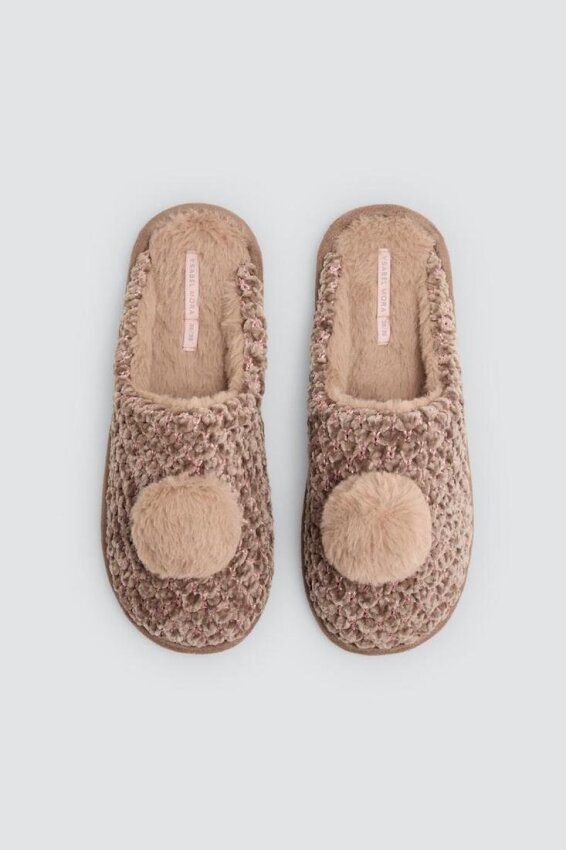 GOTEXTIL | Zapatillas de casa mujer Ysabel Mora 14184 de punto con pompón marrón topo