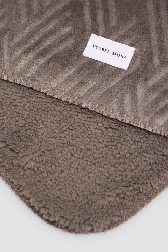 GOTEXTIL | Manta plaid de borreguillo Ysabel Mora 50036 marrón reversible 130x160 cm