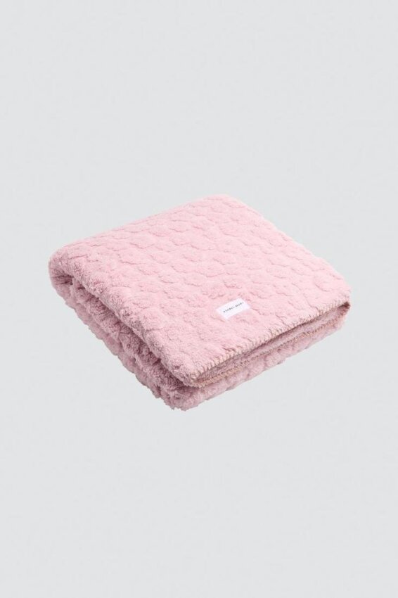 GOTEXTIL | Manta plaid borreguito Ysabel Mora 50037 rosa flores en relieve 130x160 cm
