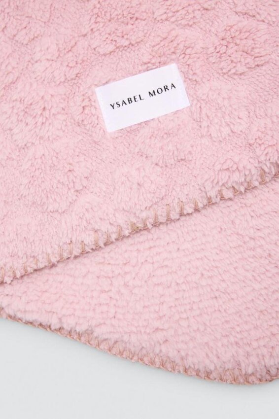 GOTEXTIL | Manta plaid borreguito Ysabel Mora 50037 rosa flores en relieve 130x160 cm