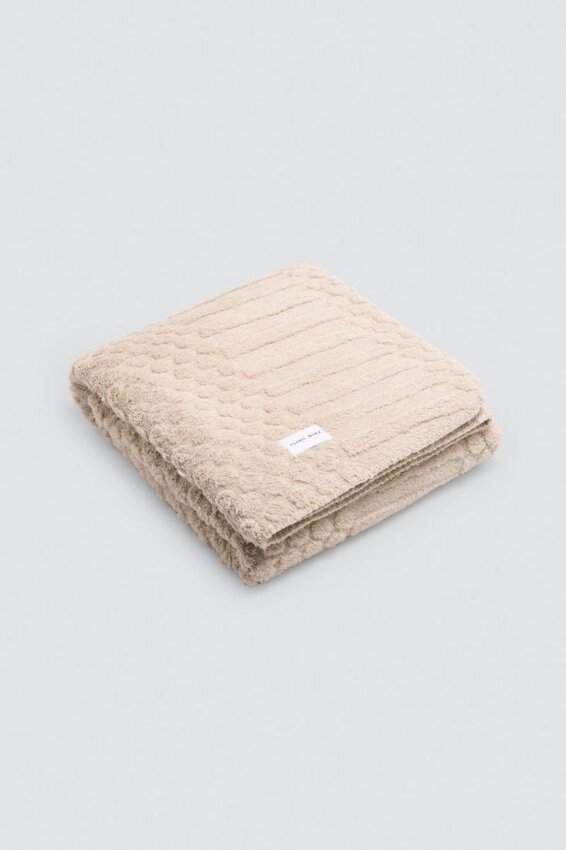 GOTEXTIL | Manta plaid borreguillo Ysabel Mora 50039 beige trenzada 130x160 y 150x200